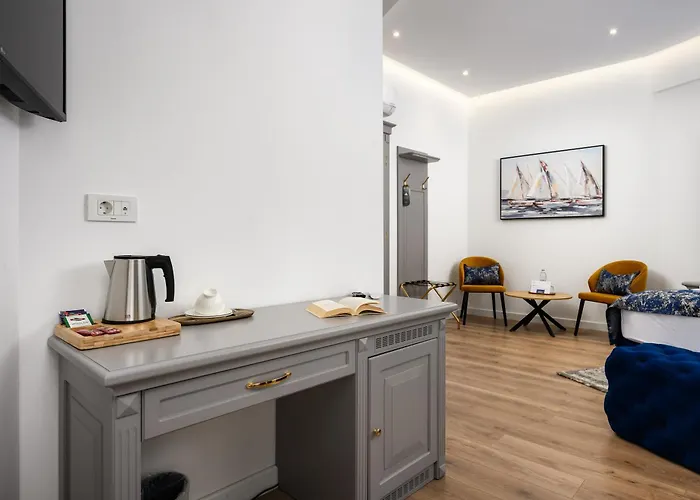 Отель Boutique Golden Key - - 4*