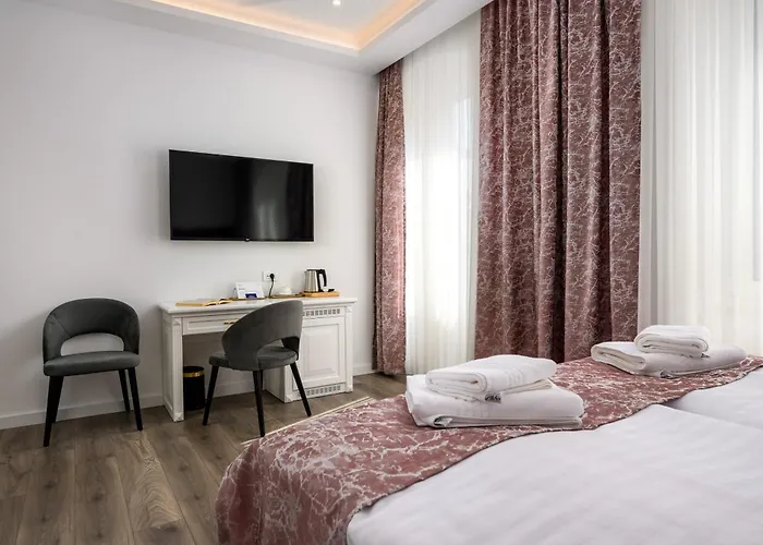 Отель Boutique Golden Key - -